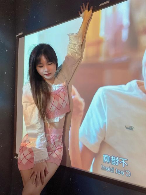 一边摸一边叫一边爽的相关介绍