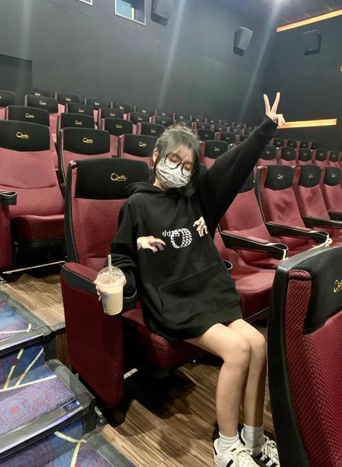 操哭女老师的相关介绍