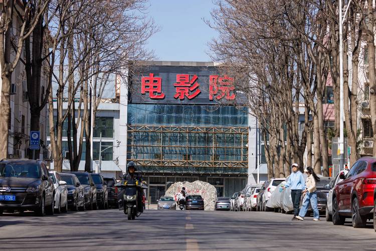 激情人妻啪啪的相关介绍