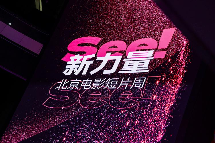 操爽女老师的相关介绍