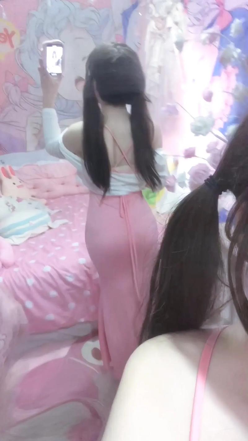 18禁看美女的相关介绍