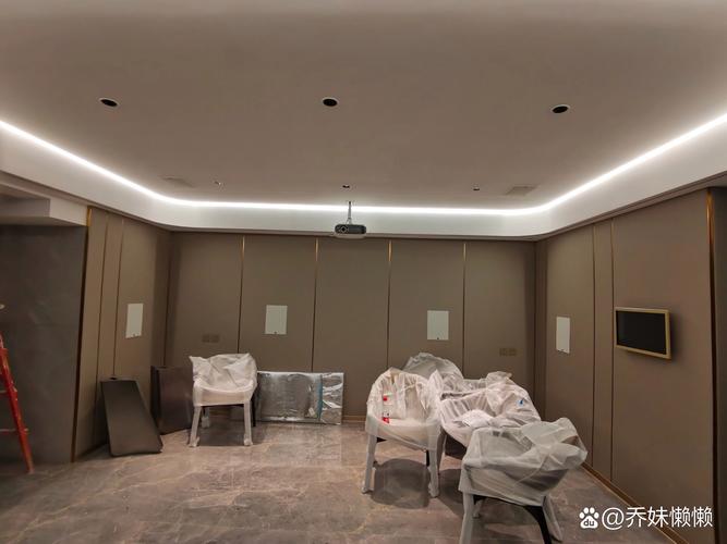 操大奶子美女老师的相关介绍