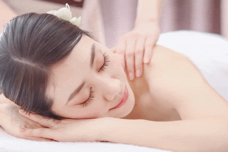 美女18禁在线的相关介绍