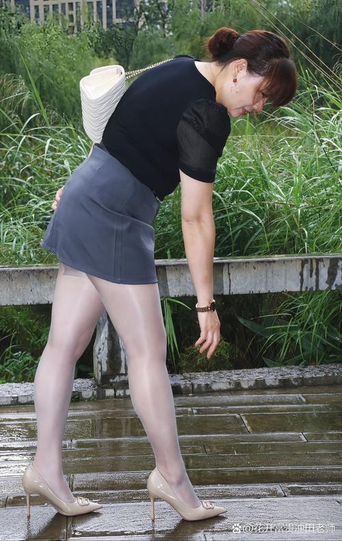 少妇片av的相关介绍