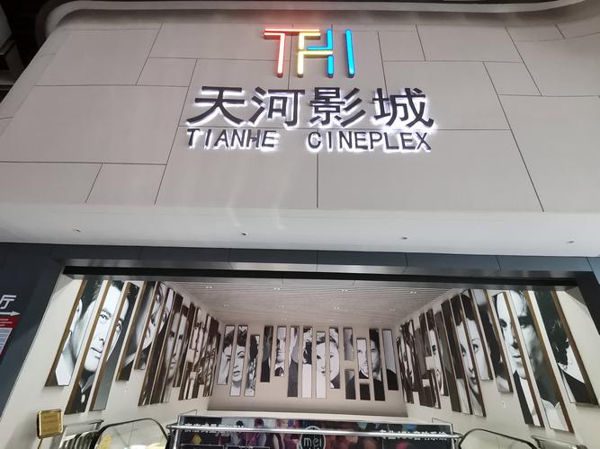 一边亲一边脱一边摸一边吻的相关介绍
