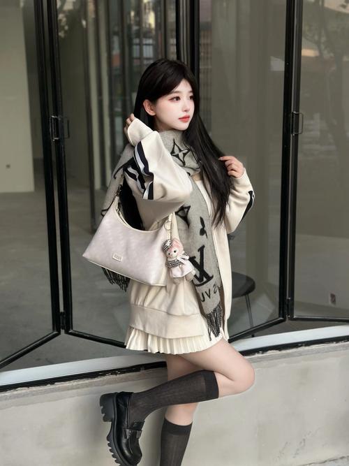 亚洲少妇第一的相关介绍