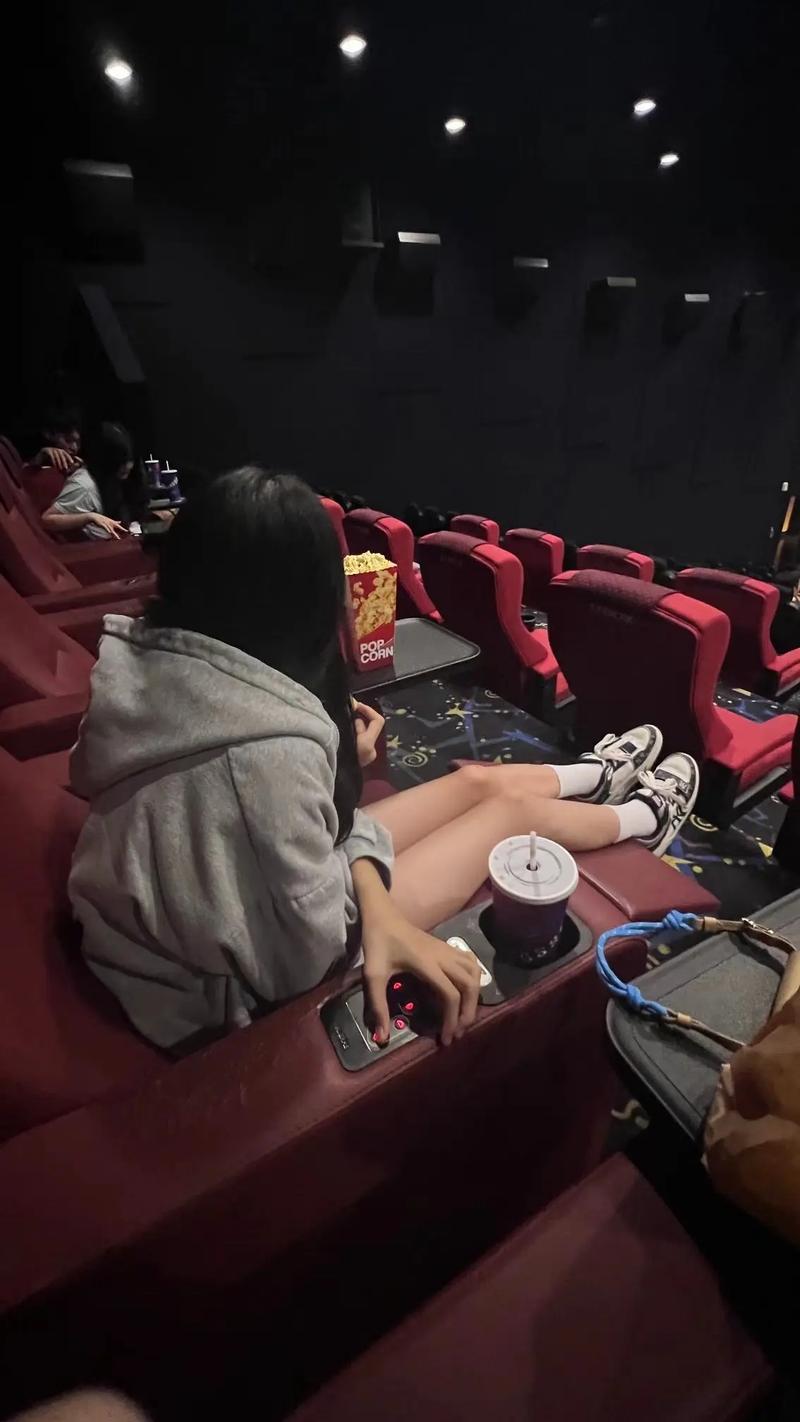 我操了美女老师的逼的相关介绍