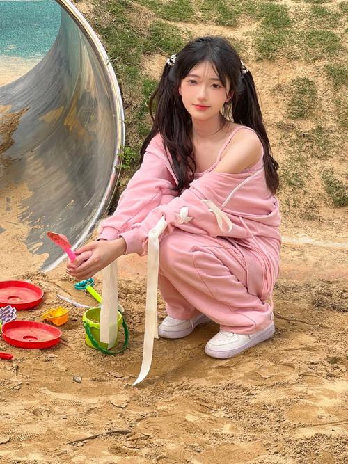 超碰搭讪欲求不满美少妇伊人的相关介绍
