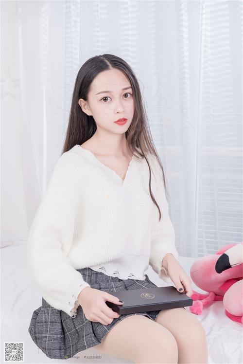 一边亲一边摸一边脱一边添的相关介绍
