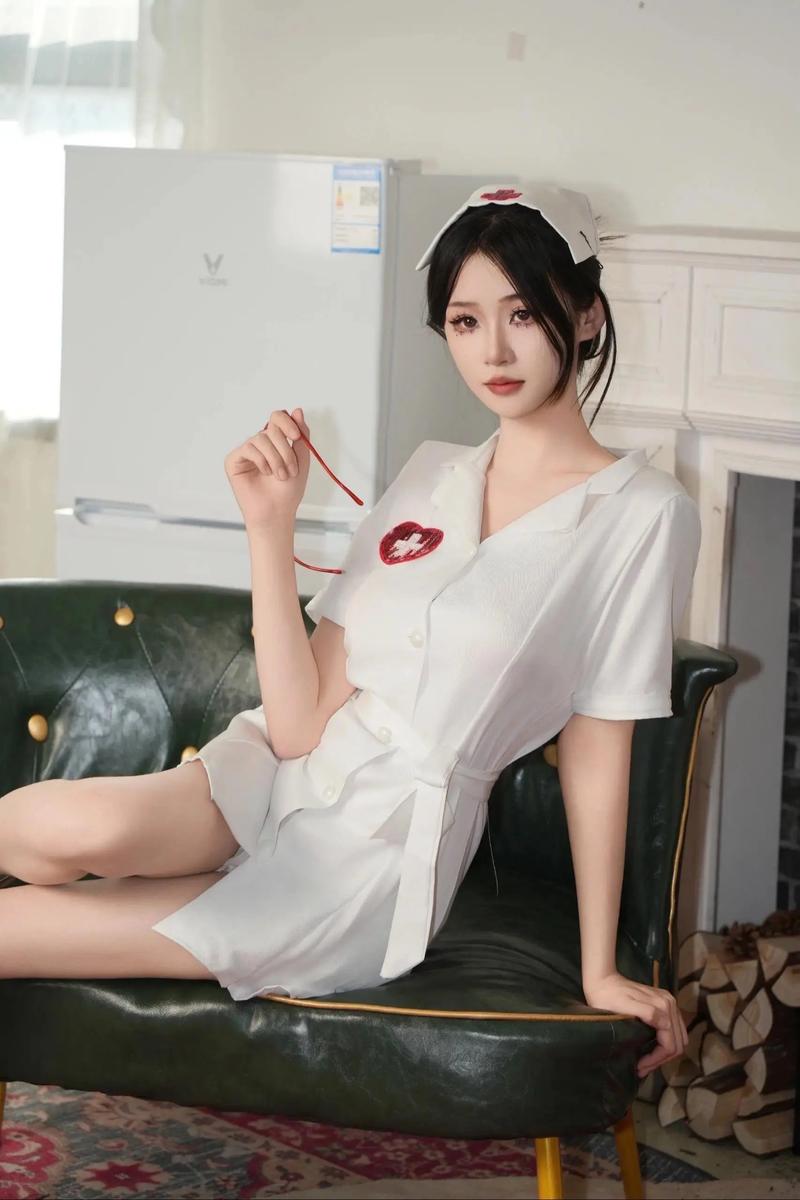 骑操美女老师的相关介绍