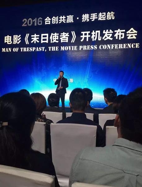 秘书的丰满大乳奶电影的相关介绍