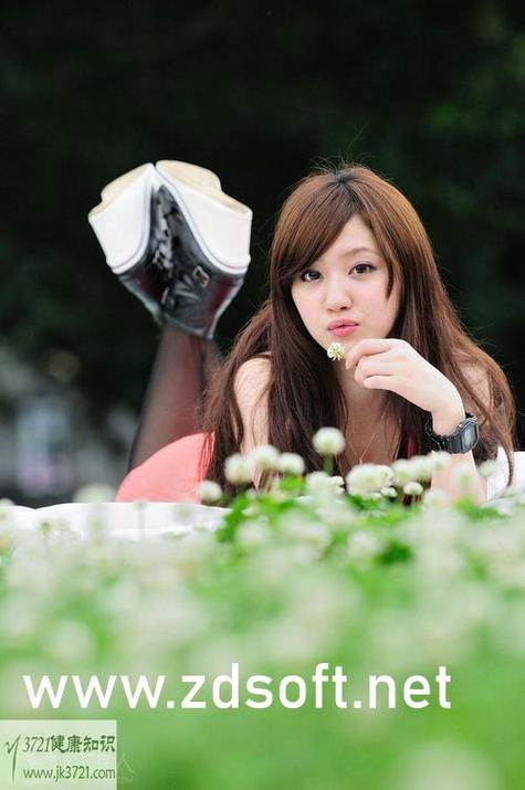 女性下面黄色分泌物是怎么回事的相关介绍